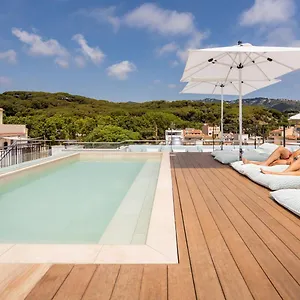 Neptuno & 4 Sup 4* Calella